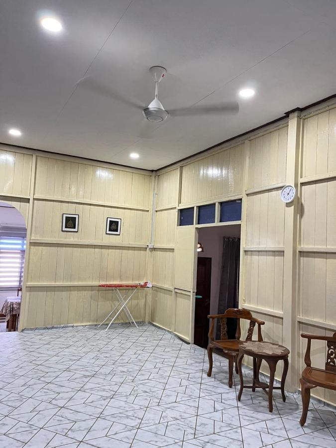 Lavender Homestay Desa Chendering 3 Bedrooms Kuala Terengganu Dış mekan fotoğraf